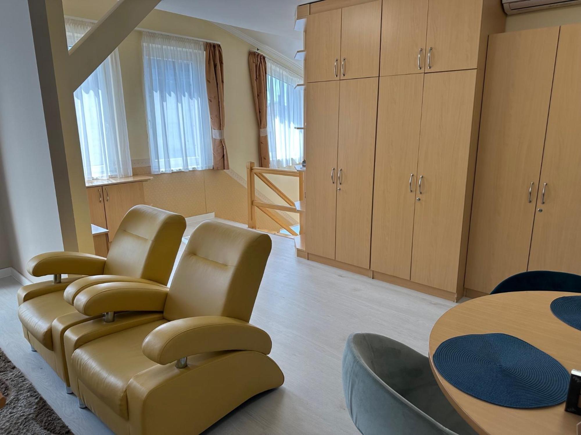 Hotel Forras Komárom Екстериор снимка