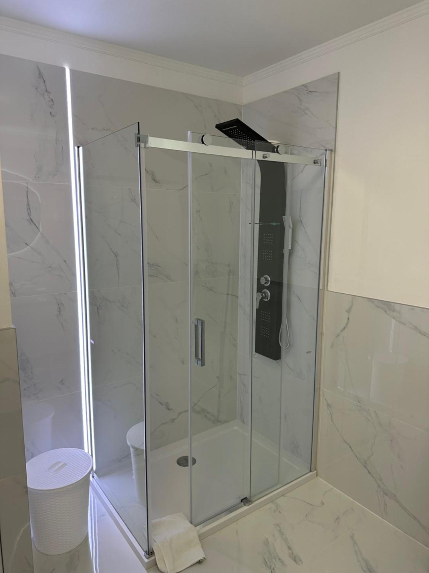 Hotel Forras Komárom Екстериор снимка