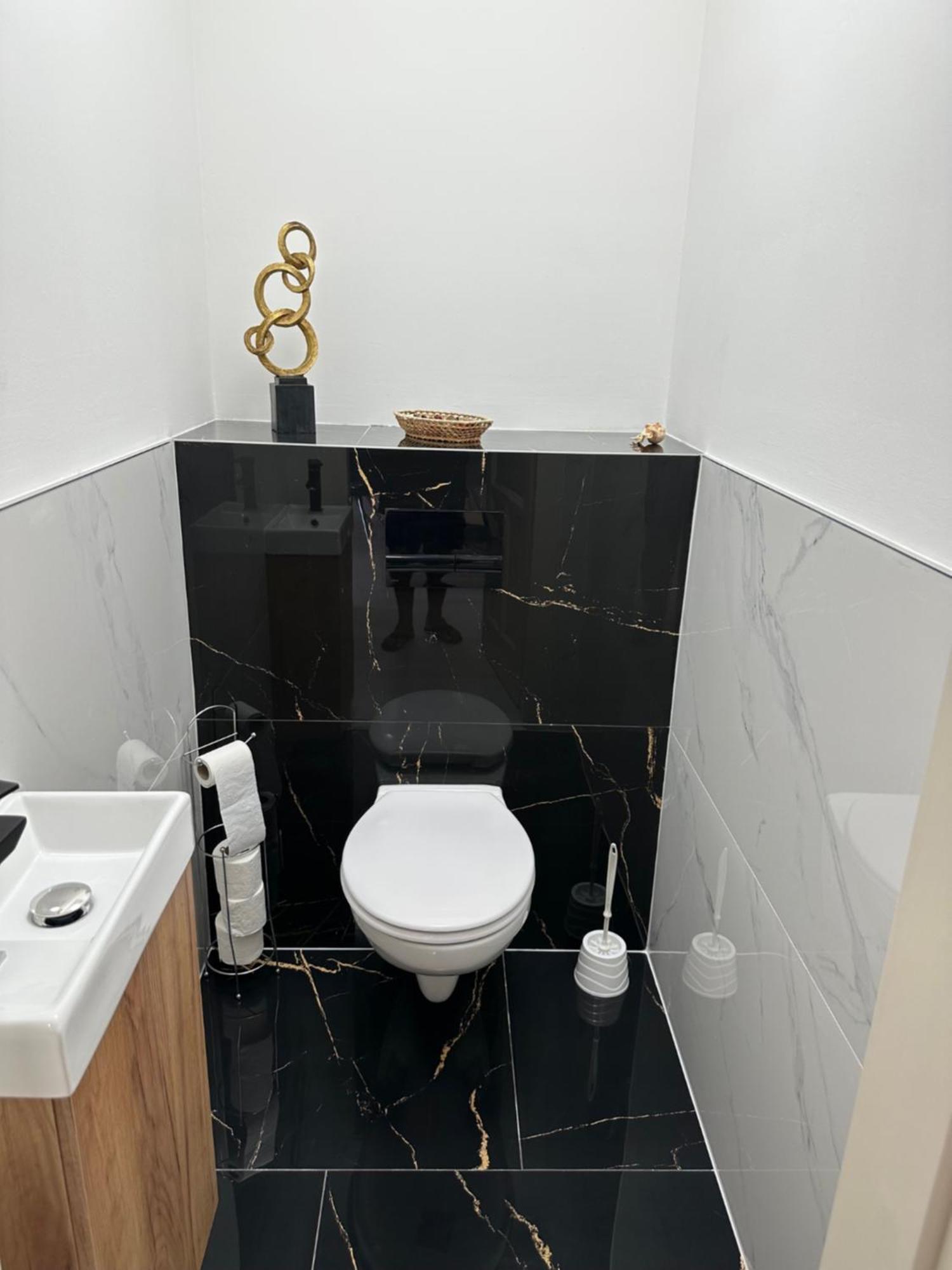 Hotel Forras Komárom Екстериор снимка