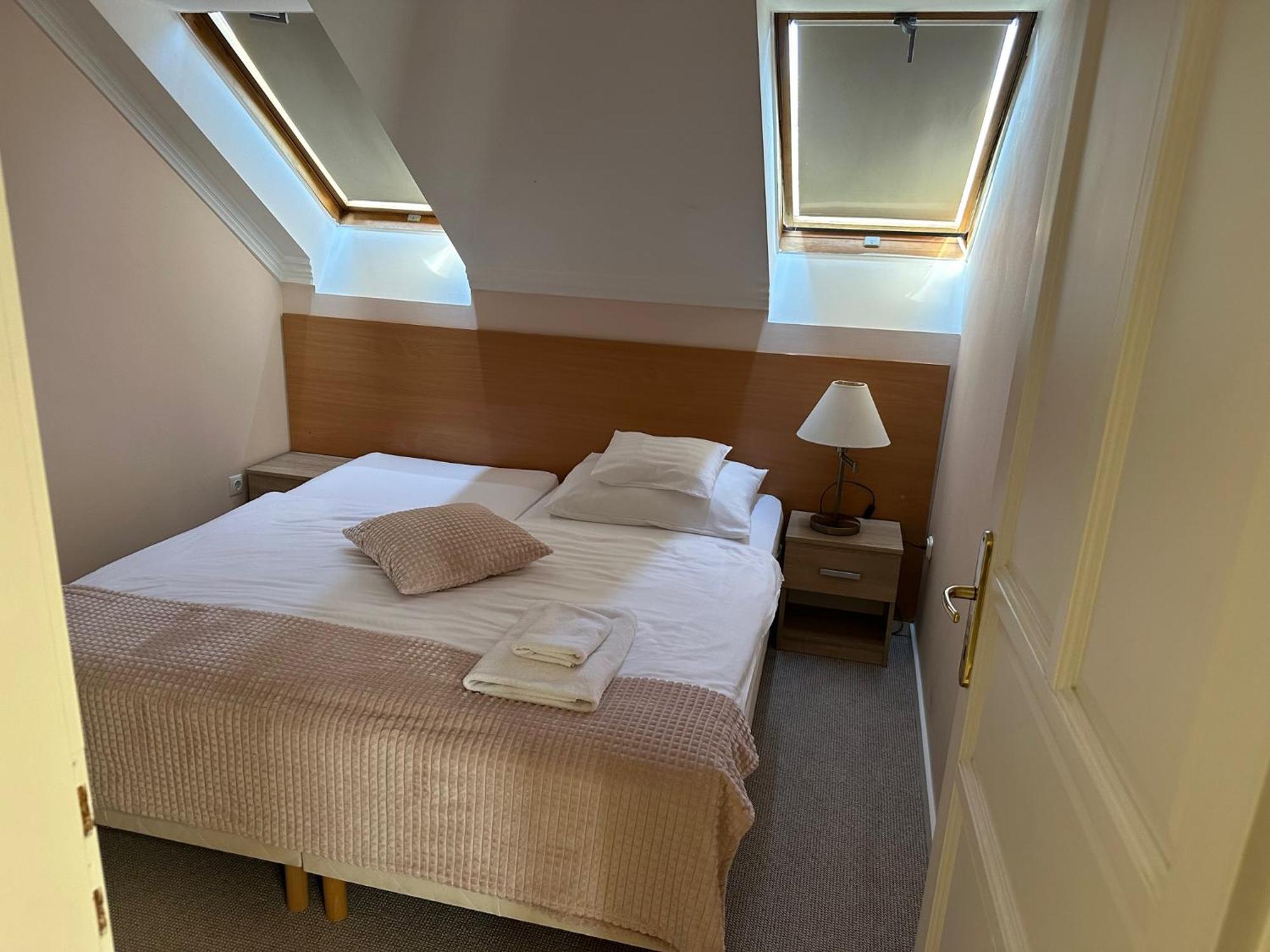 Hotel Forras Komárom Екстериор снимка