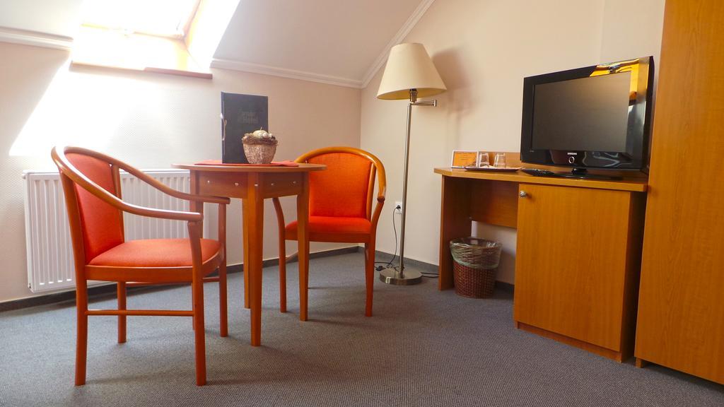 Hotel Forras Komárom Екстериор снимка