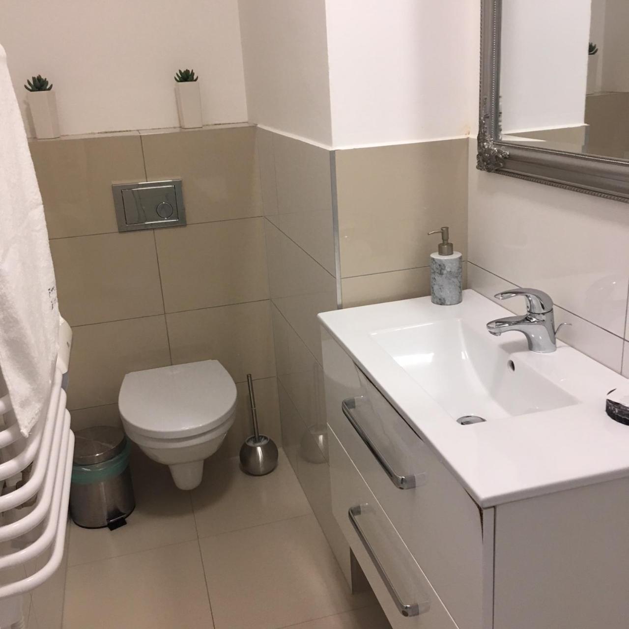 Hotel Forras Komárom Екстериор снимка