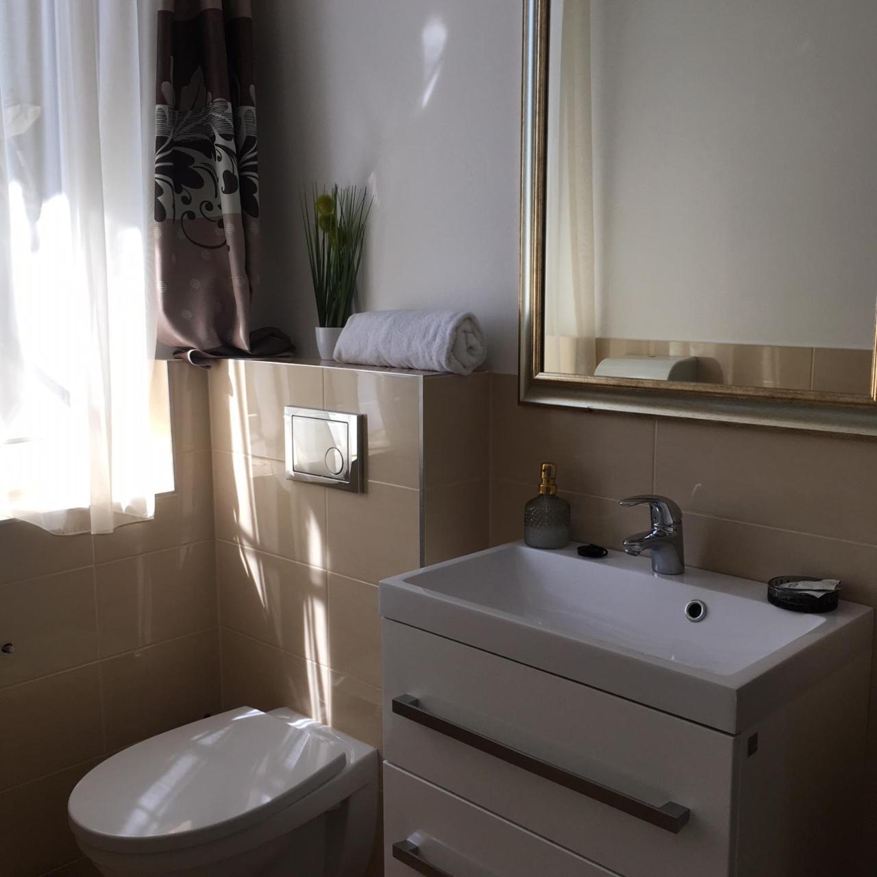Hotel Forras Komárom Екстериор снимка