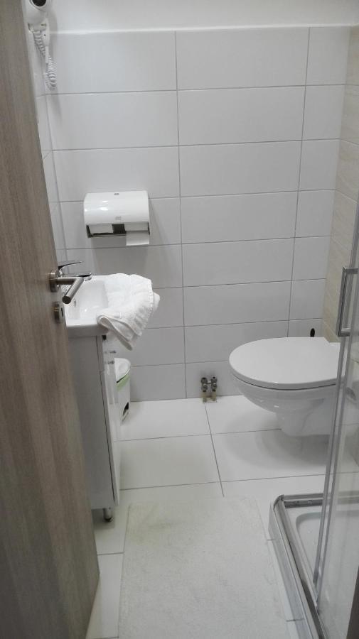 Hotel Forras Komárom Екстериор снимка